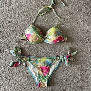 RARE VICTORIA’S SECRET TROPICAL FLORAL BIKINI SET
